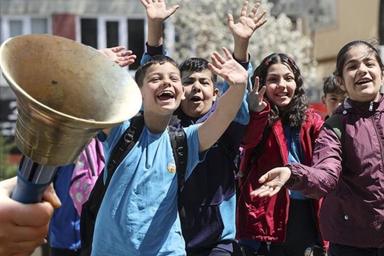 Bakan Tekin’den eğitim takvimi mesajı: Ara tatiller kaldırılabilir