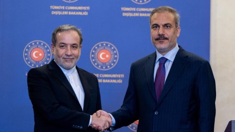 Hakan Fidan İranlı mevkidaşı Abbas Arakçi ile telefon görüşmesi gerçekleştirdi
